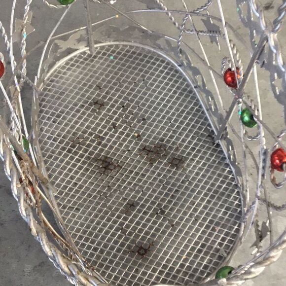 Silver oval Christmas basket with handle winter table decor - Picture 4 of 6